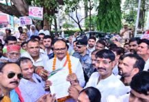 लखनऊ में अखिल भारतीय ग्राम प्रधान संगठन का जोरदार प्रदर्शन, पंचायत चुनाव समय पर कराने की मांग