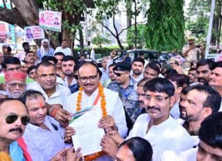 लखनऊ में अखिल भारतीय ग्राम प्रधान संगठन का जोरदार प्रदर्शन, पंचायत चुनाव समय पर कराने की मांग