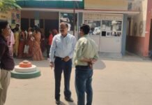 सीएमओ ने खोराबार पीएचसी और चौरीचौरा सीएचसी का किया औचक निरीक्षण