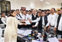 लखनऊ लाठीचार्ज के विरोध में फर्रुखाबाद बार एसोसिएशन का बड़ा ऐलान, मुख्यमंत्री को भेजा ज्ञापन