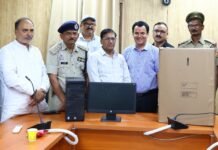गोरखपुर जेल में डिजिटल क्रांति: MMMUT ने दान किए 10 कंप्यूटर