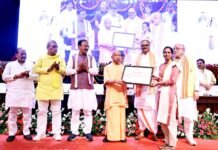 उत्तर प्रदेश के मुख्यमंत्री योगी आदित्यनाथ ने मिशन रोजगार के तहत 932 युवाओं को 21 विभिन्न विभागों में नियुक्ति पत्र सौंपे