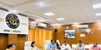 फर्रुखाबाद में पेयजल परियोजनाओं की समीक्षा: डीएम सख्त, धीमी प्रगति पर जीवीपीआर कंपनी को ब्लैकलिस्ट करने के निर्देश