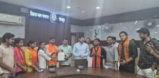 छात्रहितों को लेकर परिषद का विकास भवन पर प्रदर्शन, सौंपा चार सूत्रीय ज्ञापन