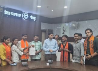 छात्रहितों को लेकर परिषद का विकास भवन पर प्रदर्शन, सौंपा चार सूत्रीय ज्ञापन