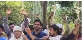 भीषण गर्मी में बिजली संकट से हाहाकार : भड़के ग्रामीणों ने कम्पिल विद्युत उपकेंद्र घेरा, तीन फीडर कराए बंद