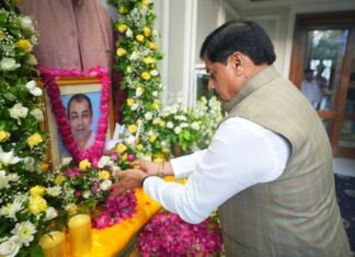 लखनऊ पहुंचे मध्य प्रदेश के मुख्यमंत्री डॉ. मोहन यादव, अपर्णा यादव के आवास पर जताई शोक संवेदना