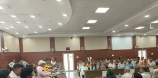 बकरीद को लेकर प्रशासन अलर्ट, डीएम-एसपी ने की सेंट्रल पीस कमेटी की बैठक