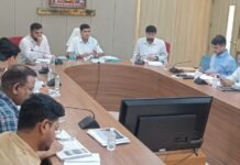 निर्माणाधीन परियोजनाओं की प्रगति पर मंडलायुक्त सख्त, समयबद्ध गुणवत्ता पूर्ण कार्य सुनिश्चित करने के दिए निर्देश
