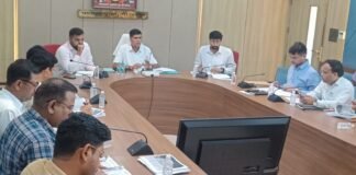निर्माणाधीन परियोजनाओं की प्रगति पर मंडलायुक्त सख्त, समयबद्ध गुणवत्ता पूर्ण कार्य सुनिश्चित करने के दिए निर्देश