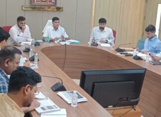 निर्माणाधीन परियोजनाओं की प्रगति पर मंडलायुक्त सख्त, समयबद्ध गुणवत्ता पूर्ण कार्य सुनिश्चित करने के दिए निर्देश