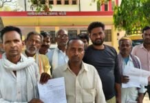 बरेली: निष्पक्ष चकबंदी की मांग को लेकर ग्रामीणों का प्रदर्शन, एसडीएम को सौंपा ज्ञापन