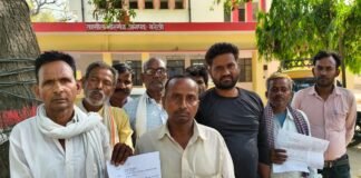 बरेली: निष्पक्ष चकबंदी की मांग को लेकर ग्रामीणों का प्रदर्शन, एसडीएम को सौंपा ज्ञापन