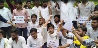लखनऊ विश्वविद्यालय में ड्रेस कोड लागू होने के विरोध में छात्रों का प्रदर्शन