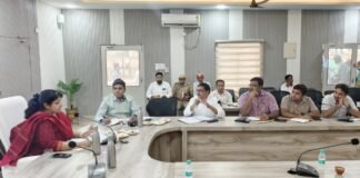 रायबरेली DM सरनीत कौर का कड़ा रुख : ‘बिजली संकट पर लापरवाही बर्दाश्त नहीं, आंधी का बहाना छोड़ो, सप्लाई दुरुस्त करो!’