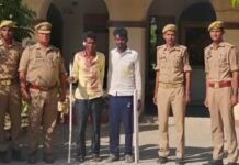 मीरगंज में छज्जा विवाद ने लिया खूनी रूप, हत्या के दो आरोपी हथियार सहित गिरफ्तार