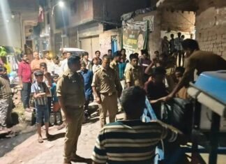 फर्रुखाबाद जंक्शन पर रेलवे का बड़ा अभियान: 8 अवैध वेंडर पकड़े गए, 9 ट्रेसपासर गिरफ्तार