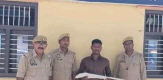 फतेहगढ़ में कम्पिल पुलिस की बड़ी कार्रवाई: अवैध असलहा व कारतूस समेत शातिर अपराधी गिरफ्तार
