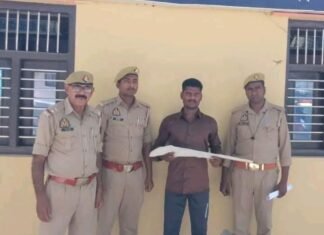 फतेहगढ़ में कम्पिल पुलिस की बड़ी कार्रवाई: अवैध असलहा व कारतूस समेत शातिर अपराधी गिरफ्तार