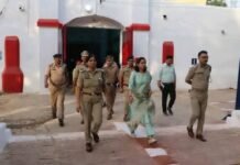 फर्रुखाबाद की जेलों में मचा हड़कंप : डीएम-एसपी ने किया ताबड़तोड़ औचक निरीक्षण, बैरकों से लेकर रसोई तक खंगाली व्यवस्था