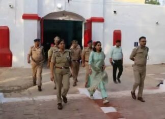 फर्रुखाबाद की जेलों में मचा हड़कंप : डीएम-एसपी ने किया ताबड़तोड़ औचक निरीक्षण, बैरकों से लेकर रसोई तक खंगाली व्यवस्था