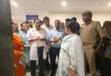 जिलाधिकारी प्रियंका निरंजन का जिला अस्पताल-मेडिकल कॉलेज में औचक निरीक्षण, 15 दिन में कार्य पूरे करने के कड़े निर्देश