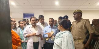 जिलाधिकारी प्रियंका निरंजन का जिला अस्पताल-मेडिकल कॉलेज में औचक निरीक्षण, 15 दिन में कार्य पूरे करने के कड़े निर्देश