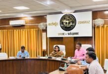 नामांकन में लापरवाही पर डीएम सख्त, दो खंड शिक्षा अधिकारियों पर कार्रवाई के निर्देश 35,800 लक्ष्य के सापेक्ष केवल 25,421 नामांकन होने पर जताई नाराजगी
