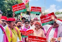 डीजल, पेट्रोल, गैस, सहित तमाम मुद्दों पर बढ़ती महंगाई के खिलाफ सपा कार्यकर्ताओं का प्रदर्शन
