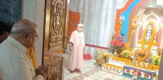 गोरखनाथ मंदिर पहुंचे विधान परिषद के सभापति कुंवर मानवेन्द्र सिंह, किया दर्शन-पूजन