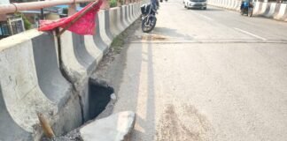 एक ही जगह एक साल में चौथी बार बना खतरनाक गड्ढा, सलेमपुर ओवरब्रिज पर स्थायी समाधान की मांग