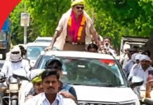 यूपी पुलिस जवान का भव्य स्वागत चर्चा का विषय, सैकड़ों वाहनों के काफिले से हुआ , वीडियो वायरल