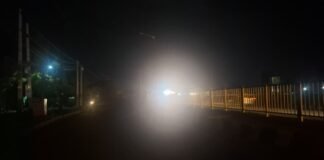 उत्तर प्रदेश : आगरा-दिल्ली हाईवे पर एक सप्ताह से स्ट्रीट लाइटें बंद, लोगों ने विभाग से की जल्द मरम्मत की मांग