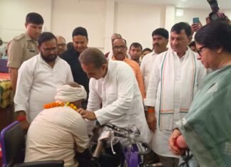 उत्तर प्रदेश : गोण्डा में 709 दिव्यांगजनों को मिला आत्मनिर्भरता का तोहफा, केंद्रीय मंत्री ने बांटे 1030 सहायक उपकरण