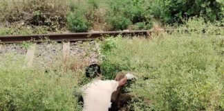 बाराबंकी : रेलवे ट्रैक किनारे झाड़ियों में मिला सप्ताहभर पुराना सड़ा-गला शव, पहचान में जुटी पुलिस