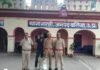 उत्तर प्रदेश : मंदिर में चोरी का खुलासा, पुलिस ने शातिर चोर को दबोचा, भारी मात्रा में पीतल के कीमती बर्तन बरामद
