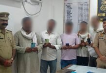 UP: 3 लाख रुपये के 16 गुम मोबाइल बरामद, खरगूपुर पुलिस ने मालिकों को लौटाए
