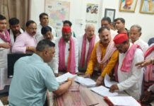 सपा ने मिर्जापुर में मतदाता सूची में फर्जी नामों का किया विरोध, जिलाधिकारी को सौंपा ज्ञापन