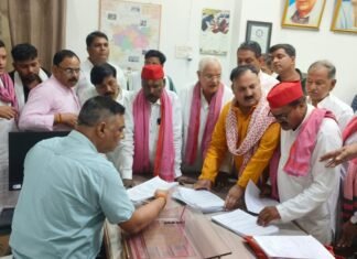 सपा ने मिर्जापुर में मतदाता सूची में फर्जी नामों का किया विरोध, जिलाधिकारी को सौंपा ज्ञापन