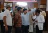 सीएमओ के औचक निरीक्षण से सीएचसी में मचा हड़कंप, गुटखा खाते कर्मचारी पर जुर्माना; गंदगी और अव्यवस्थाओं पर जताई नाराजगी