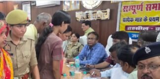 अपनी ही जमीन पर निर्माण से रोकी गई महिला, समाधान दिवस में छलके आंसू