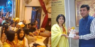 सपा सांसद डिंपल यादव ने परिवार सहित श्री सिद्धिविनायक मंदिर में किए दर्शन, गणेश जी से मांगा सुख-समृद्धि का आशीर्वाद