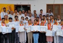 UP: सहारनपुर में मेधावी छात्र-छात्राओं का सम्मान, टॉपर्स को मिले चेक, मेडल और प्रशस्ति पत्र