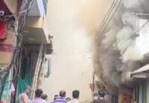 UP: मिर्जापुर में तड़के लगी आग, धुएं और लपटों से इलाके में मचा हड़कंप, फायर ब्रिगेड ने संभाला मोर्चा