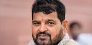 ‘सच बोलूंगा तो परेशानी में आ जाऊंगा…’, राम मंदिर के चढ़ावे को लेकर उठे सवालों पर ये क्या बोल गए बृजभूषण शरण सिंह!