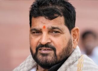 ‘सच बोलूंगा तो परेशानी में आ जाऊंगा…’, राम मंदिर के चढ़ावे को लेकर उठे सवालों पर ये क्या बोल गए बृजभूषण शरण सिंह!