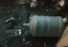 UP: बरसात में दुकानों और घरों में घुस रहा नाले का पानी, व्यापारियों ने नगर पालिका को सौंपा ज्ञापन