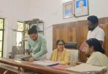 गोण्डा: डीएम प्रियंका निरंजन ने सदर तहसील का किया निरीक्षण, लंबित राजस्व मामलों के शीघ्र निस्तारण पर दिया जोर