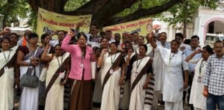 रायबरेली: मजदूर संघ का बड़ा आंदोलन, वेतन-पेंशन समेत कई मुद्दों पर गरजे कर्मचारी