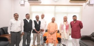 UP: CM योगी से मिले गोंडा बार एसोसिएशन के पदाधिकारी, अधिवक्ताओं की समस्याओं पर की चर्चा